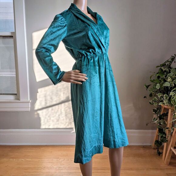 Vintage Handmade Crushed Velvet Wrap Dress Midi Green Pockets Size Small - Picture 2 of 7
